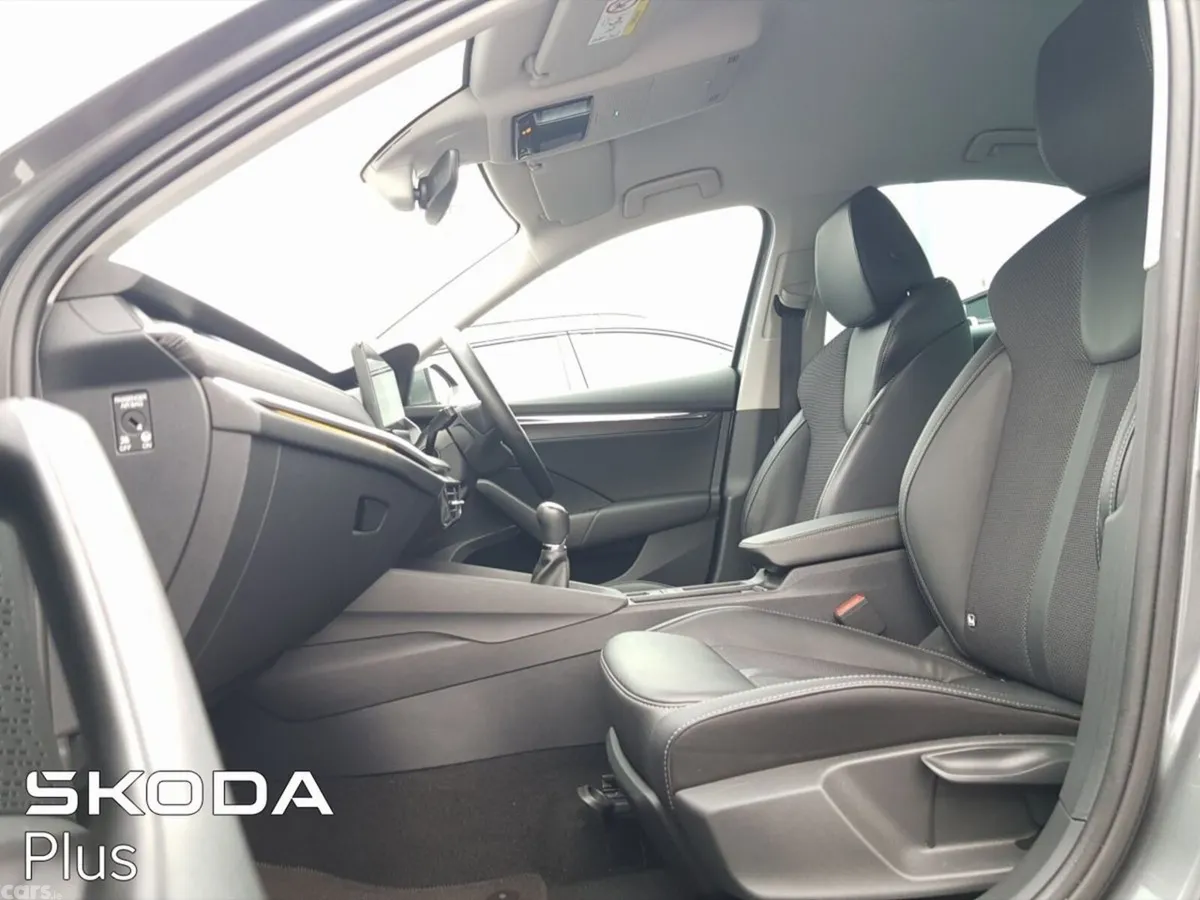 Skoda Octavia Saloon, Diesel, 2023, Grey