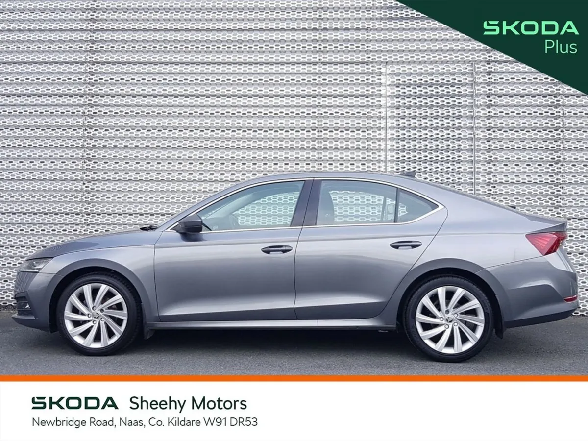 Skoda Octavia Saloon, Diesel, 2023, Grey