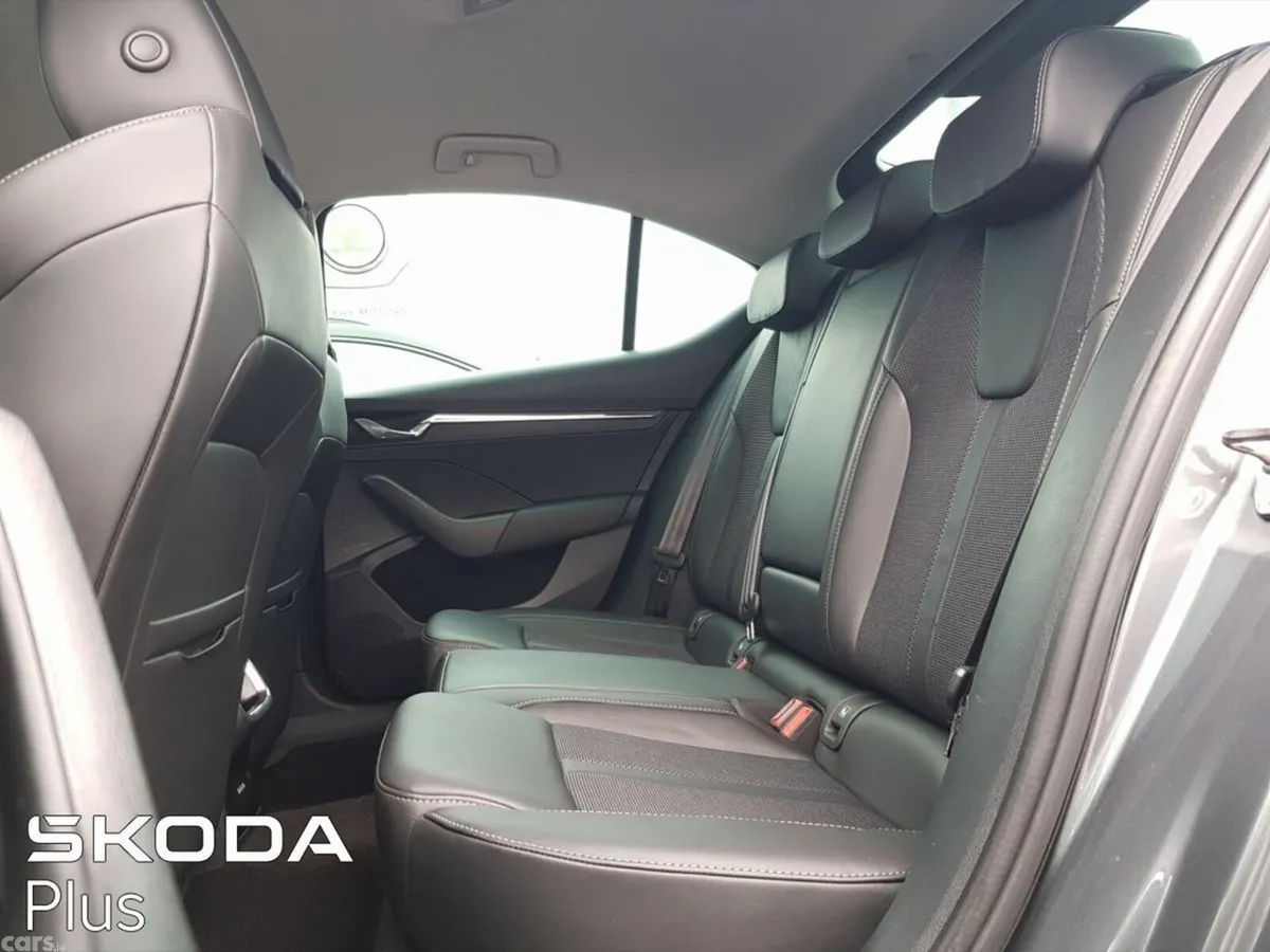 Skoda Octavia Saloon, Diesel, 2023, Grey