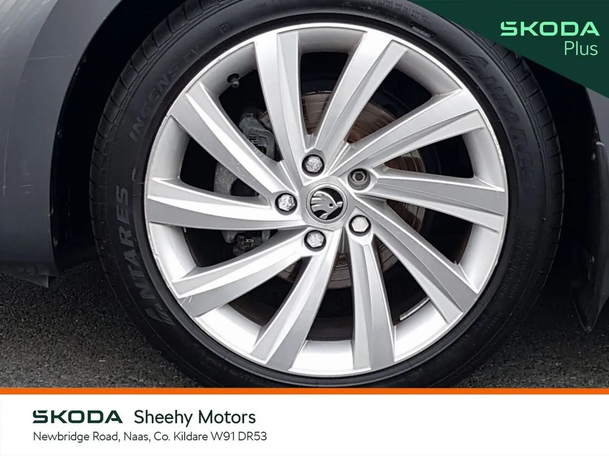 Skoda Octavia Saloon, Diesel, 2023, Grey