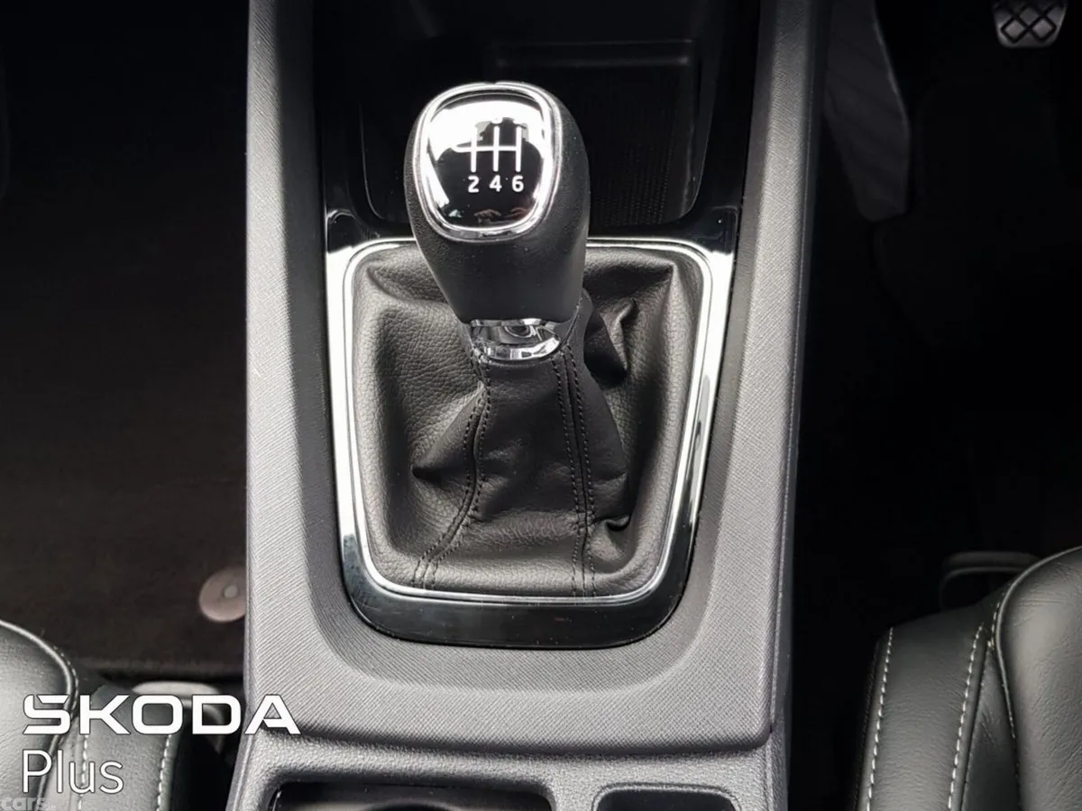 Skoda Octavia Saloon, Diesel, 2023, Grey