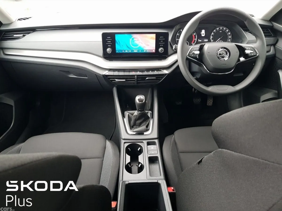 Skoda Octavia Saloon, Petrol, 2023, Blue