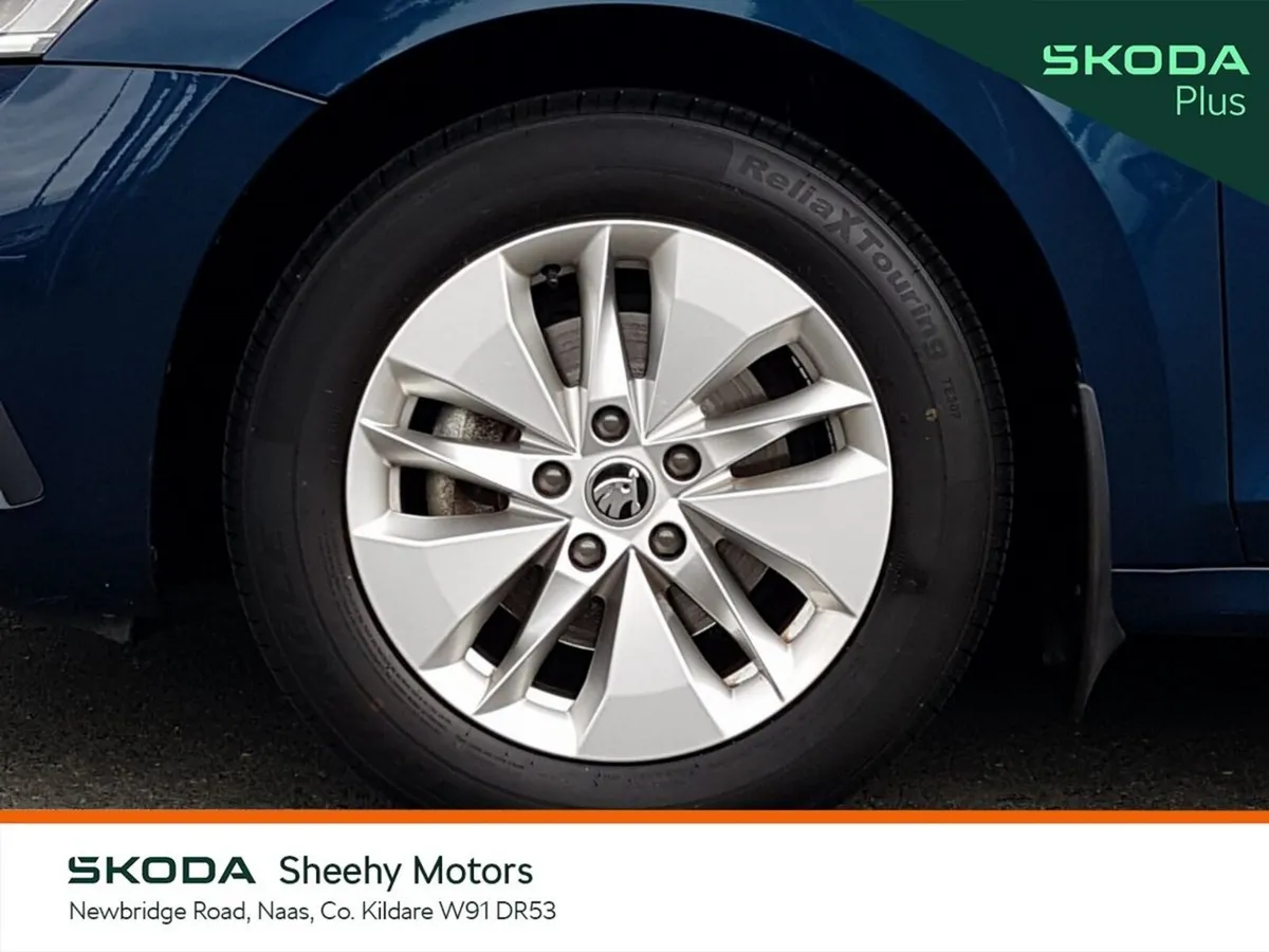 Skoda Octavia Saloon, Petrol, 2023, Blue