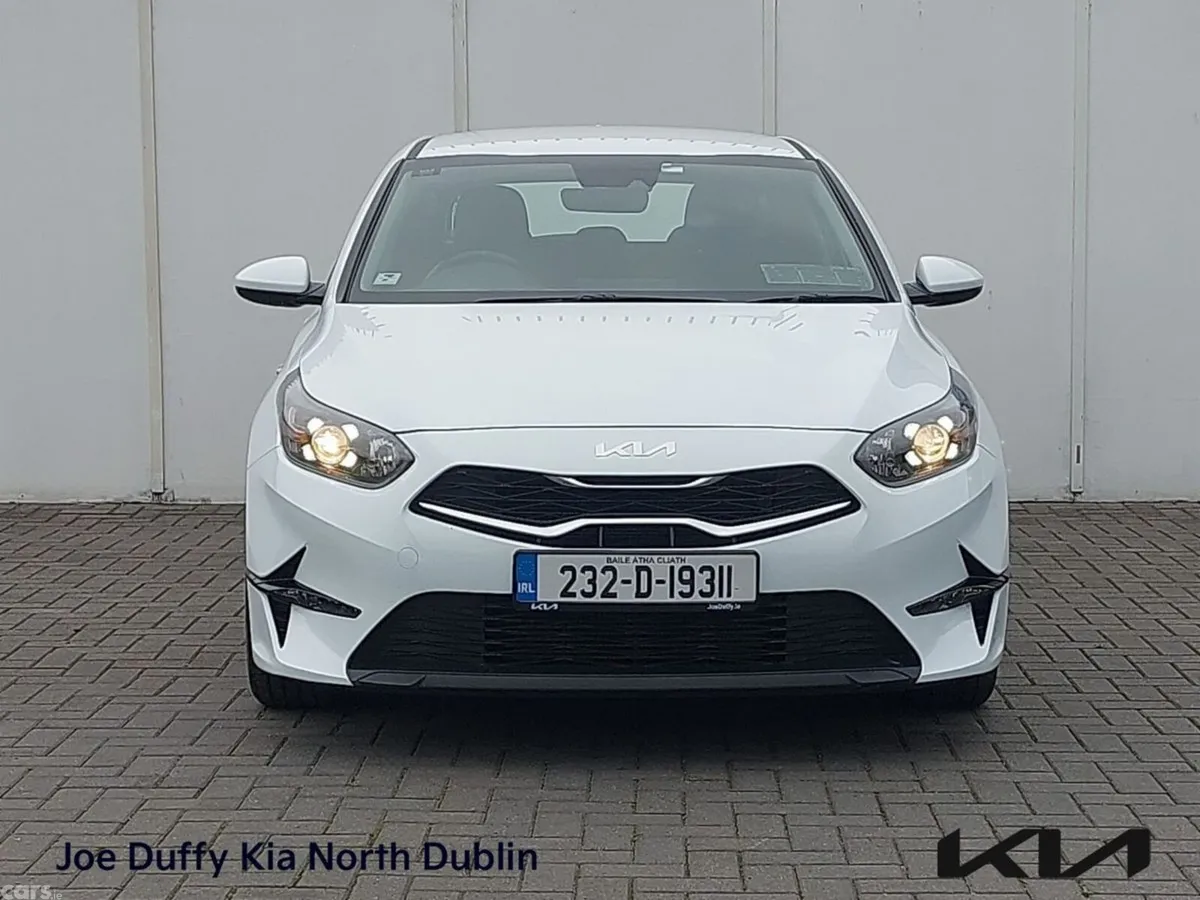 Kia Ceed Hatchback, Diesel Hybrid, 2023, White