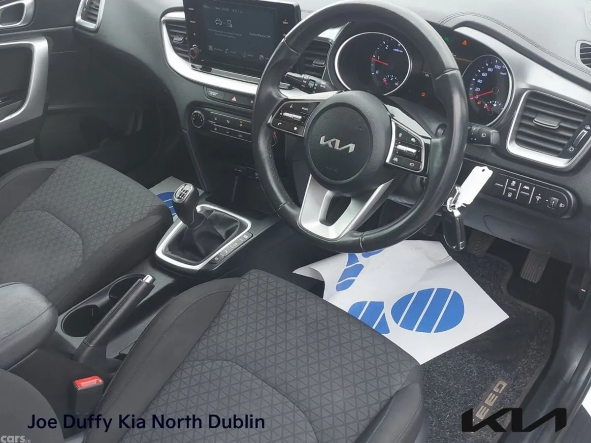 Kia Ceed Hatchback, Diesel Hybrid, 2023, White