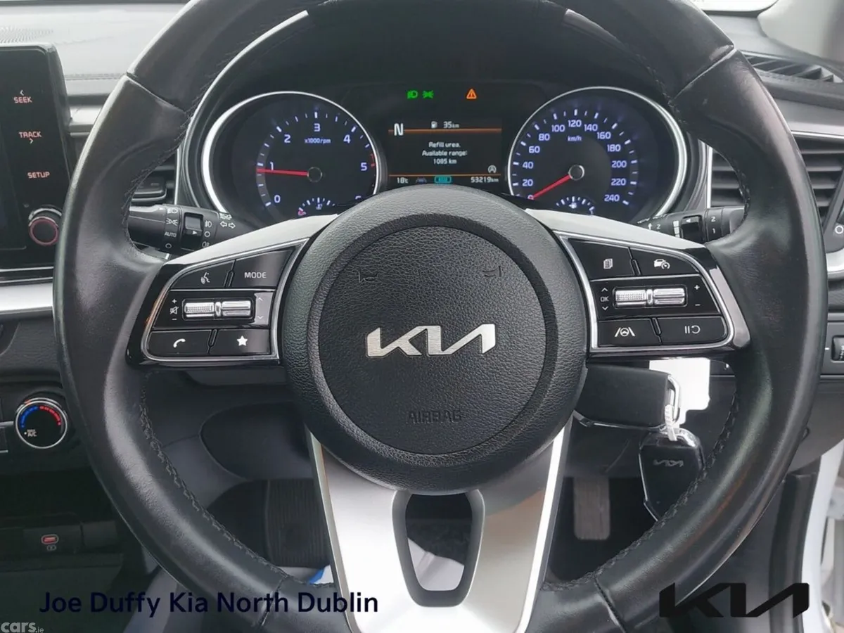 Kia Ceed Hatchback, Diesel Hybrid, 2023, White