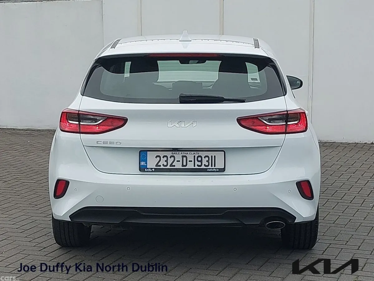 Kia Ceed Hatchback, Diesel Hybrid, 2023, White
