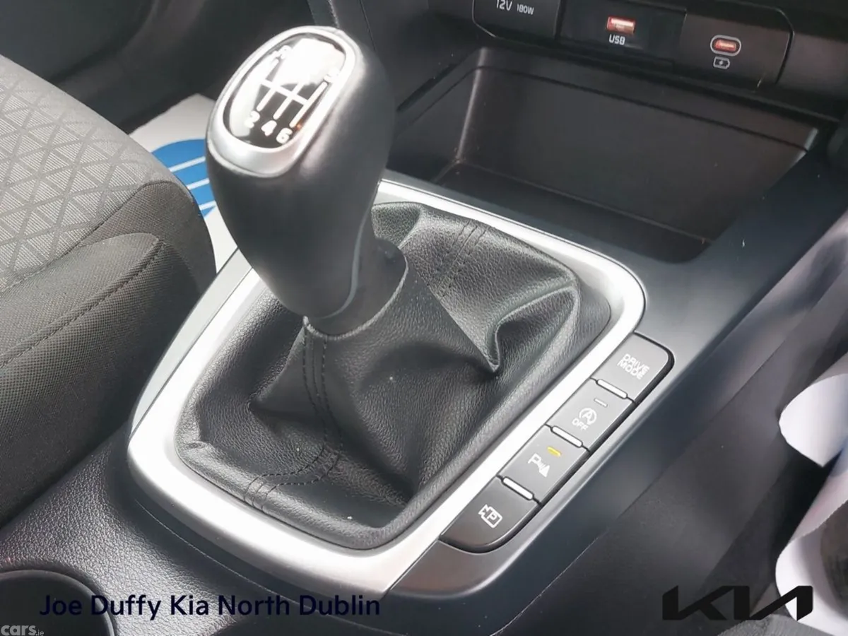 Kia Ceed Hatchback, Diesel Hybrid, 2023, White