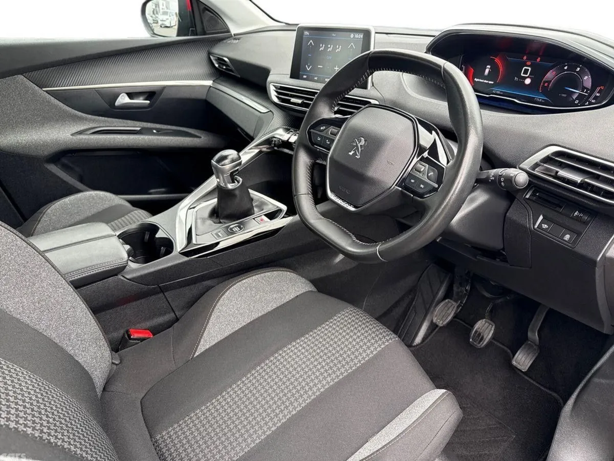 Peugeot 3008 MPV, Diesel, 2021, Red