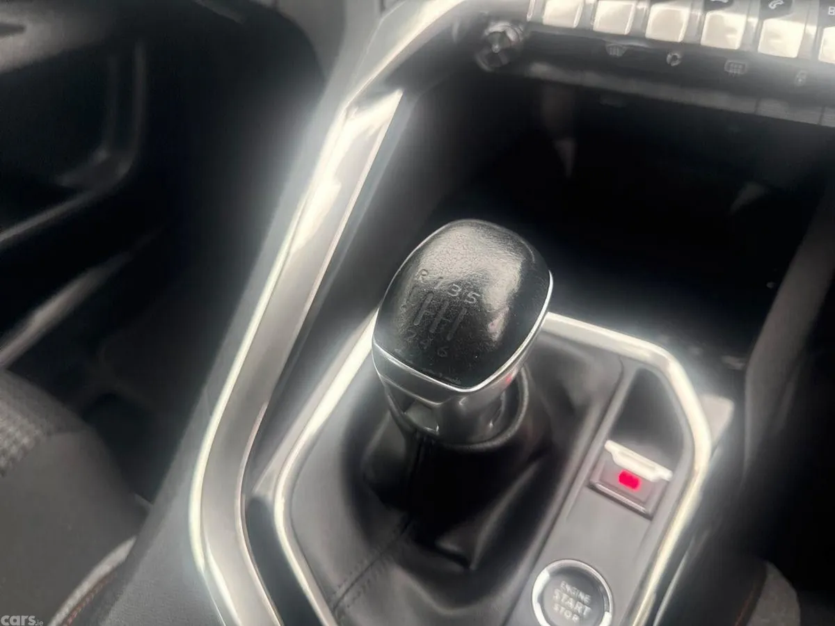 Peugeot 3008 MPV, Diesel, 2021, Red