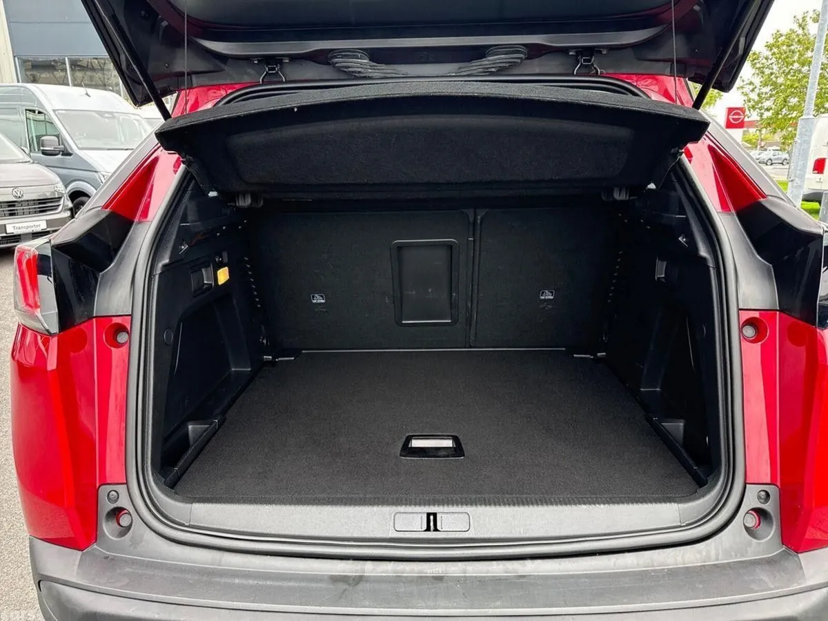 Peugeot 3008 MPV, Diesel, 2021, Red