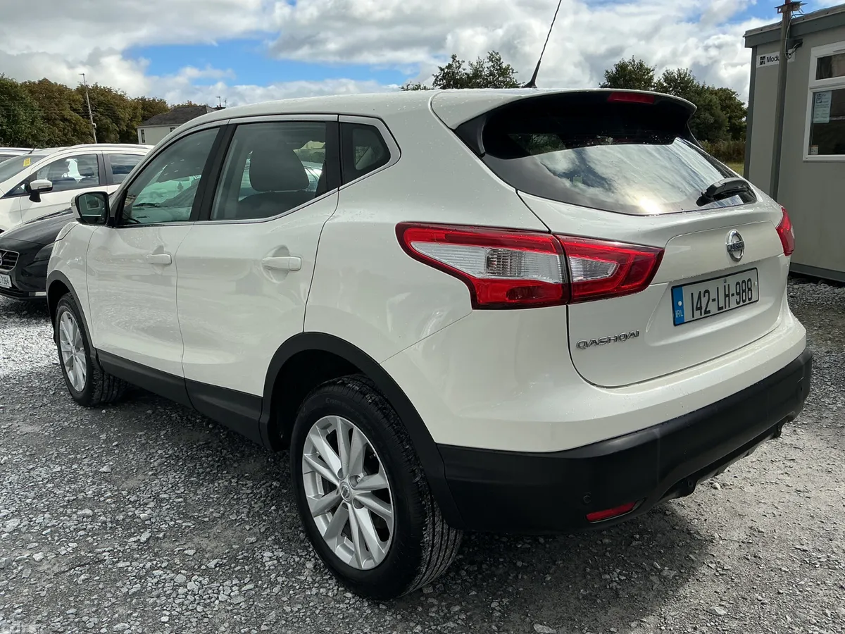 Nissan Qashqai Hatchback, Petrol, 2014, White