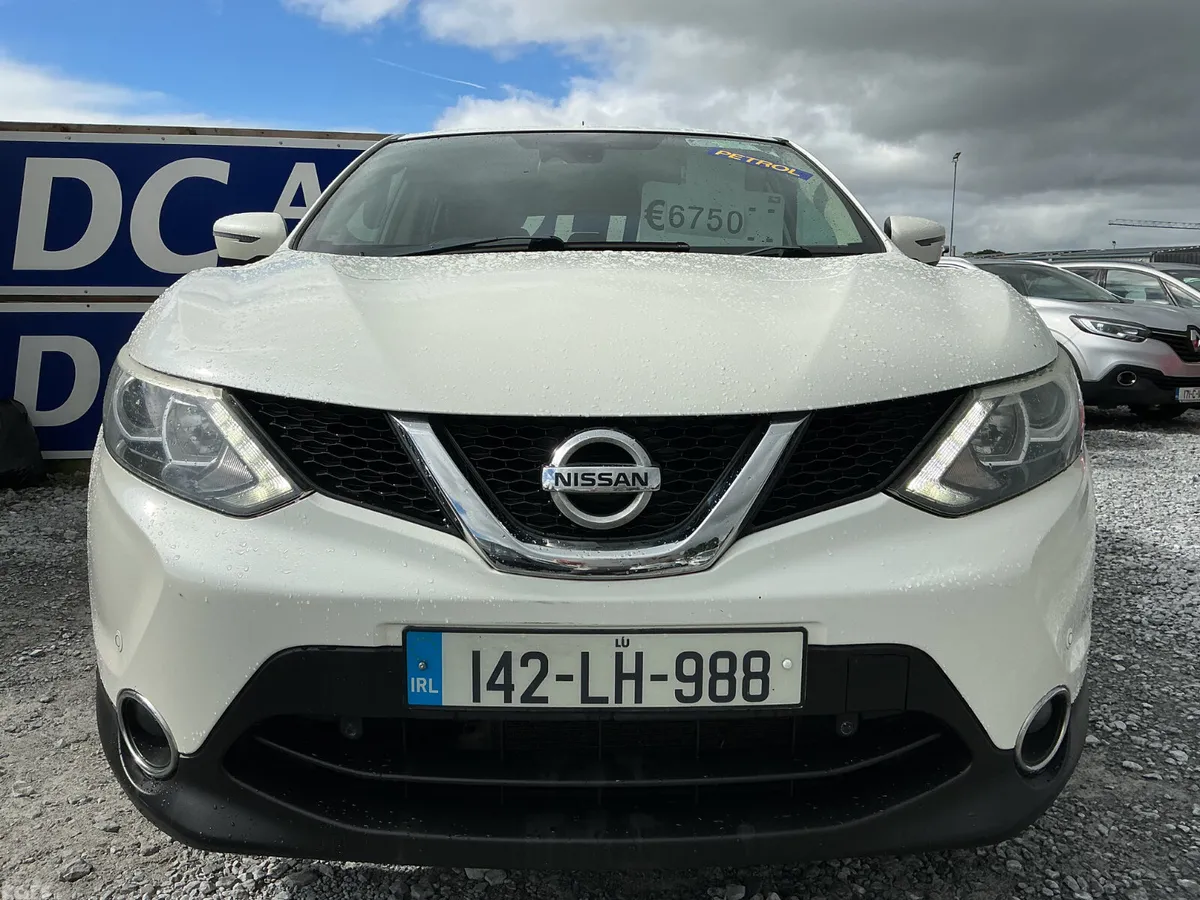 Nissan Qashqai Hatchback, Petrol, 2014, White