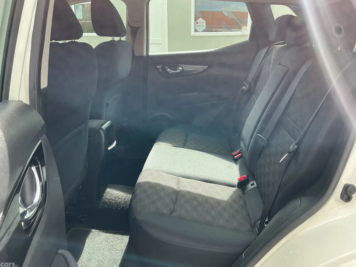 Nissan Qashqai Hatchback, Petrol, 2014, White