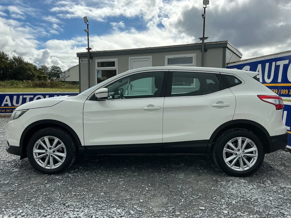 Nissan Qashqai Hatchback, Petrol, 2014, White