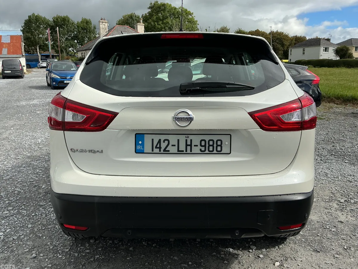 Nissan Qashqai Hatchback, Petrol, 2014, White