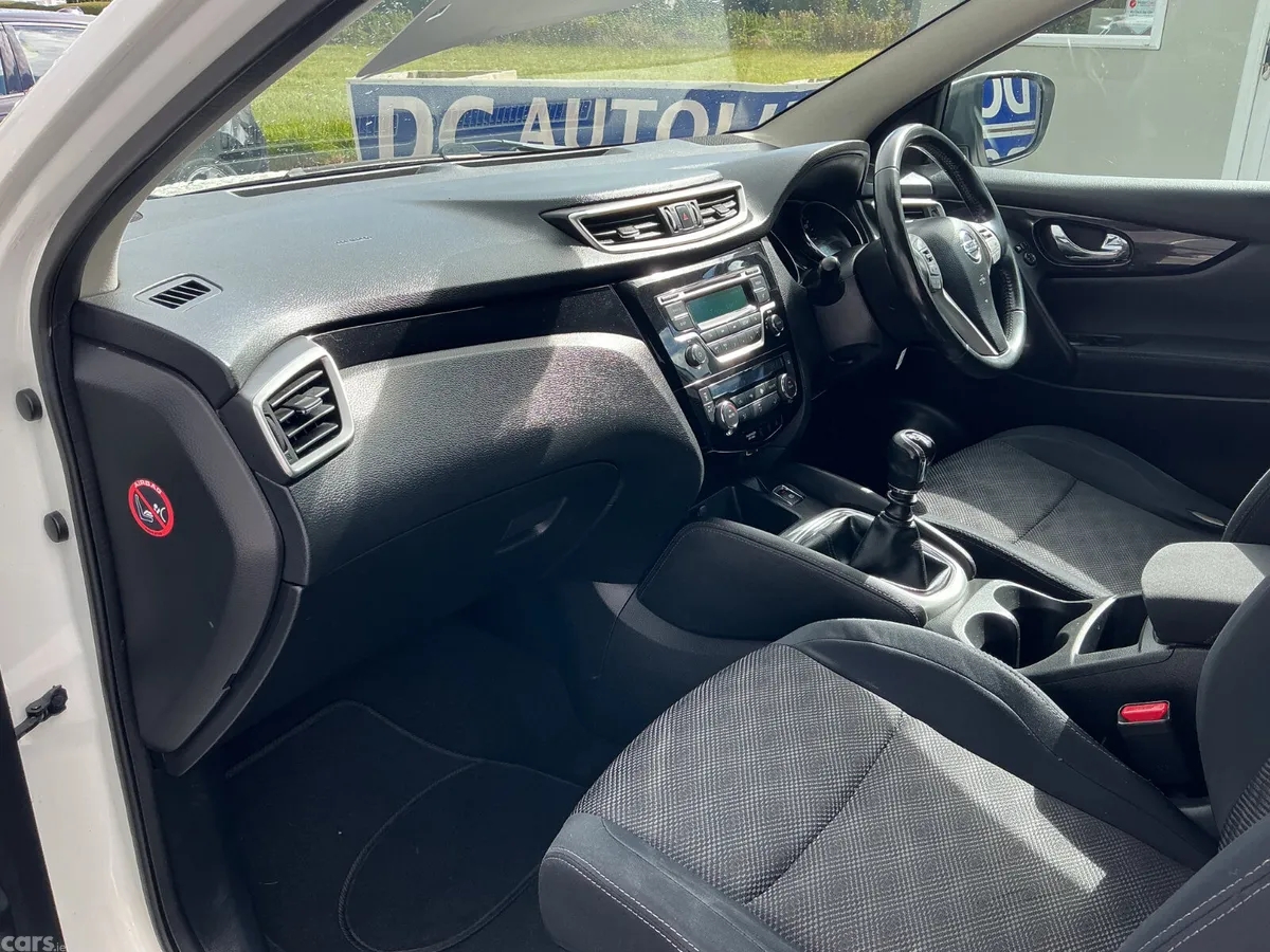 Nissan Qashqai Hatchback, Petrol, 2014, White
