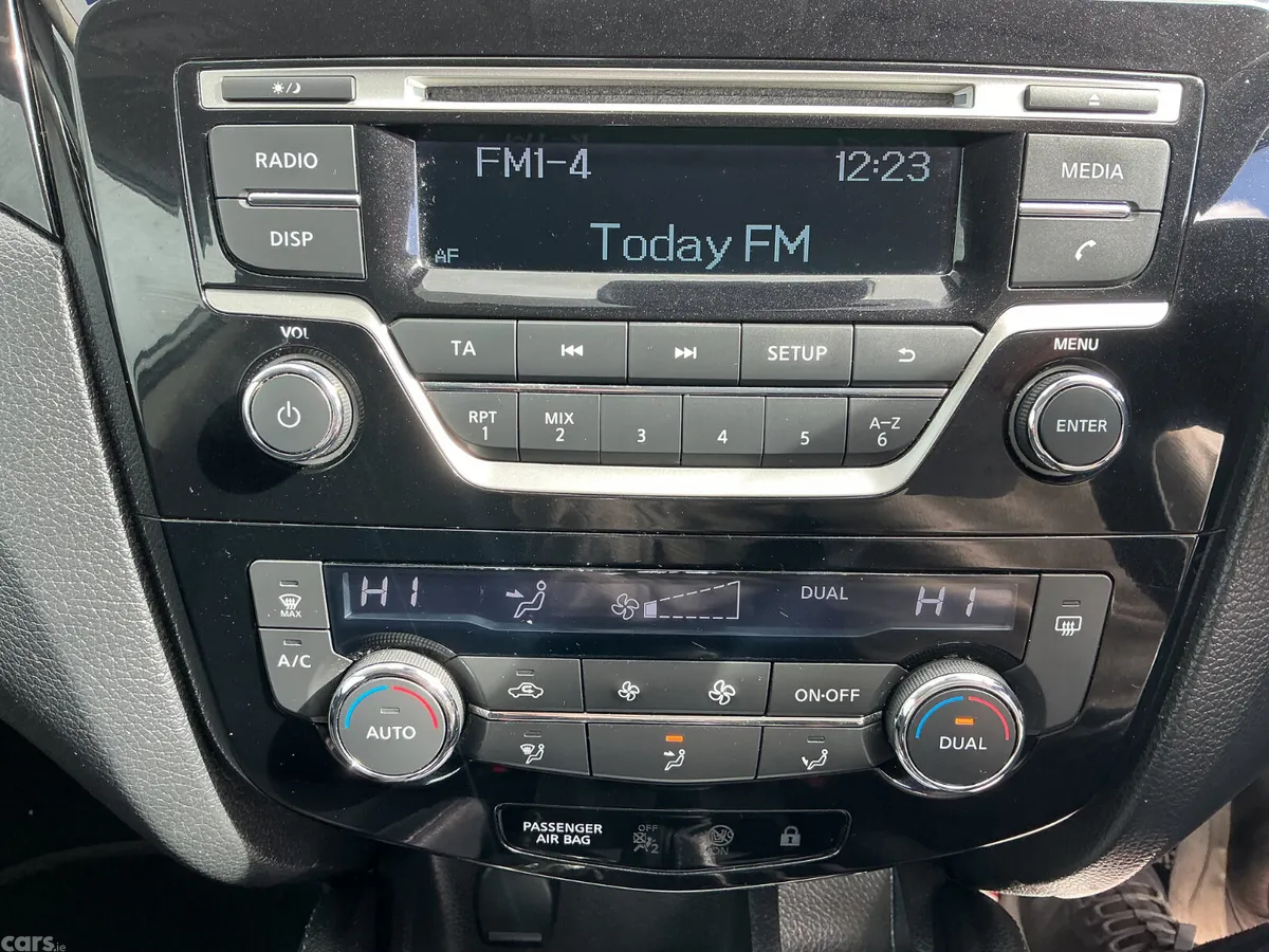 Nissan Qashqai Hatchback, Petrol, 2014, White