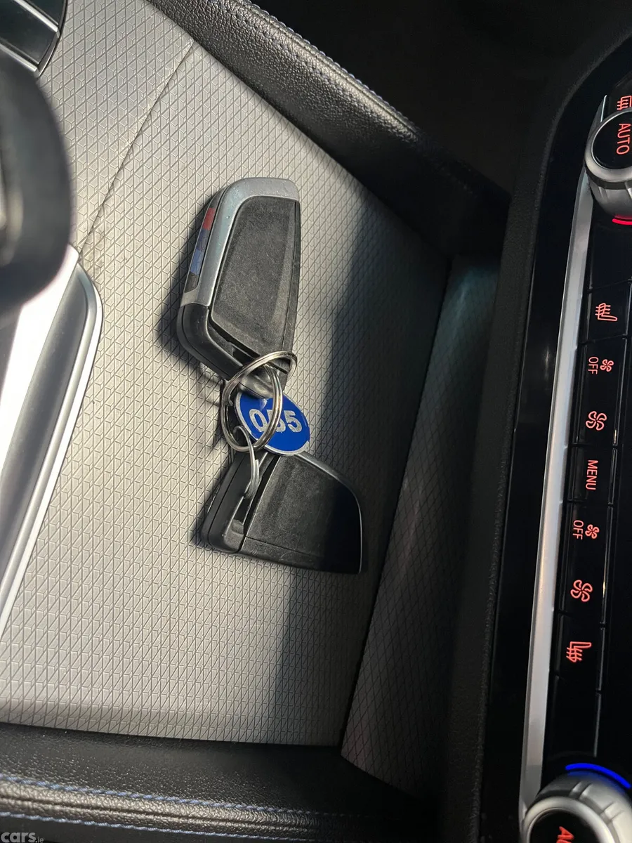 BMW 5-Series Saloon, Petrol Hybrid, 2017, Blue