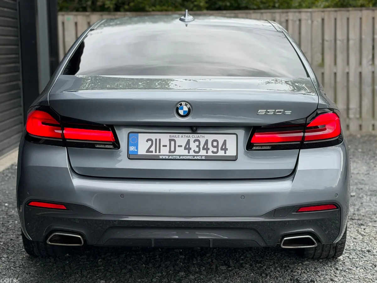 BMW 5-Series Saloon, Petrol Hybrid, 2021, Blue