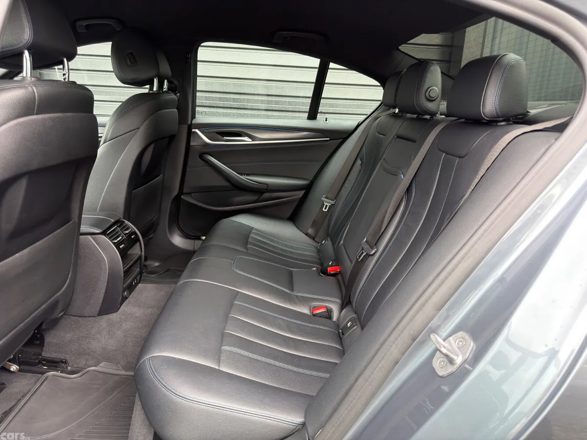 BMW 5-Series Saloon, Petrol Hybrid, 2021, Blue