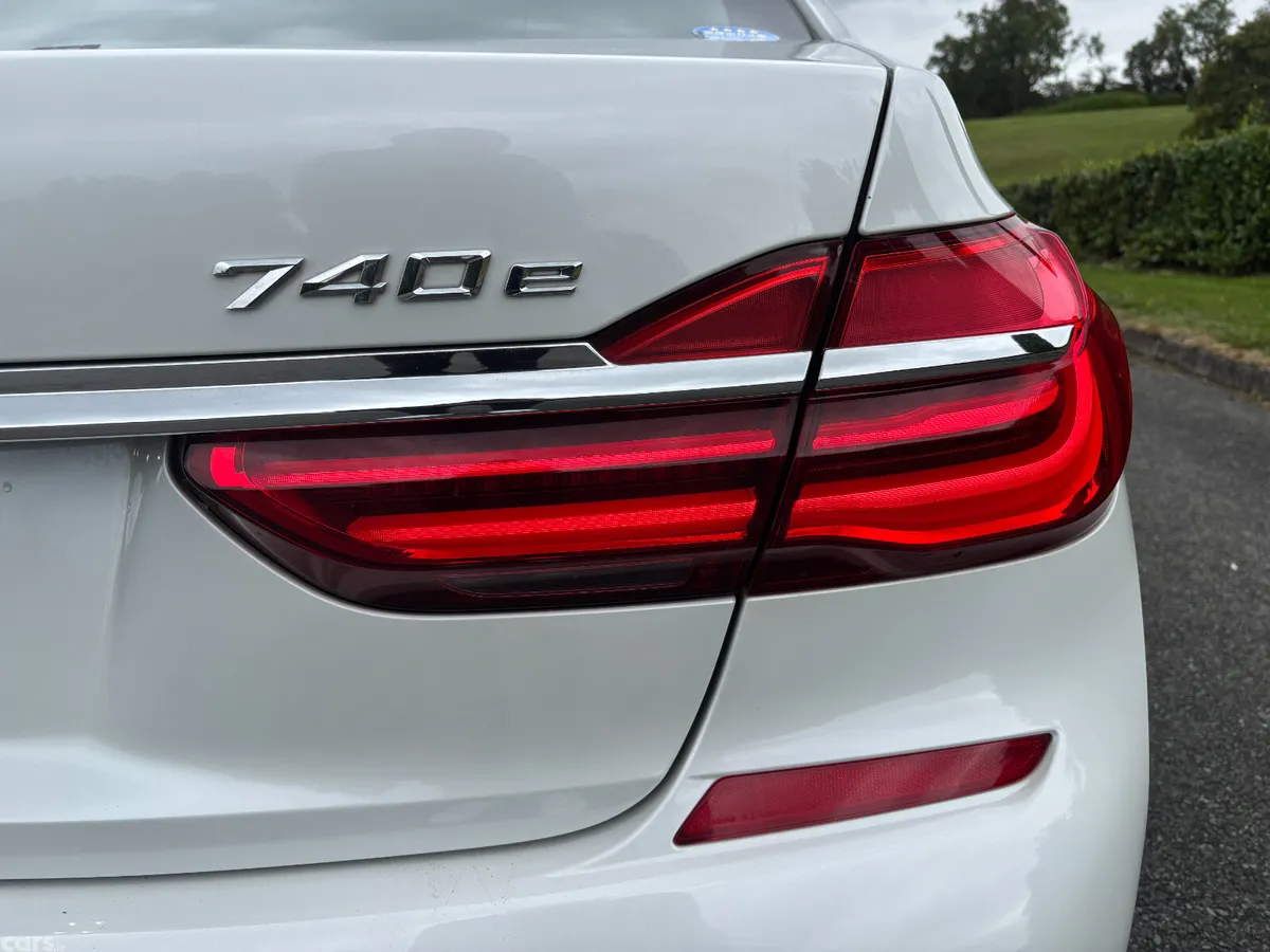 BMW 7-Series Saloon, Petrol Plug-in Hybrid, 2018, White