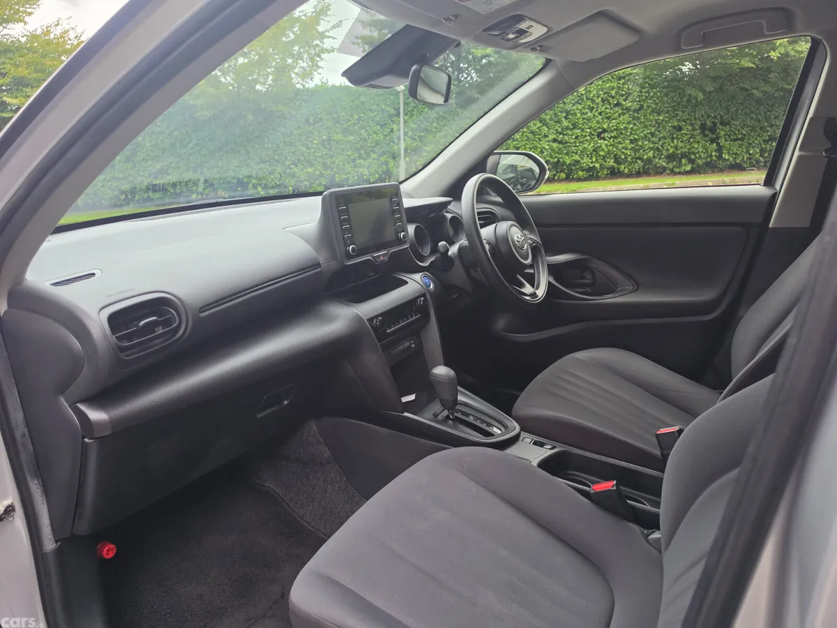 Toyota Yaris Cross Estate, Petrol Hybrid, 2021, Silver
