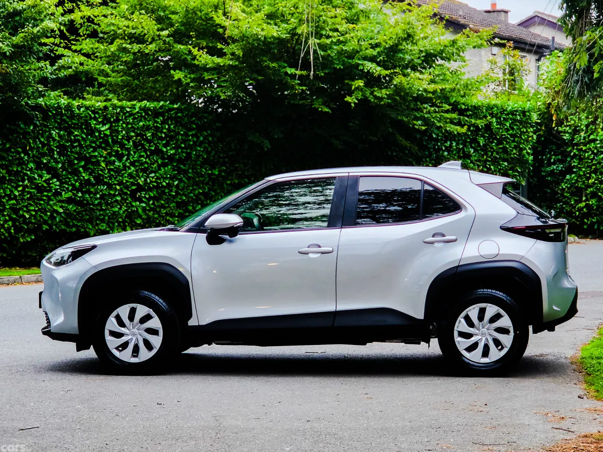 Toyota Yaris Cross Estate, Petrol Hybrid, 2021, Silver