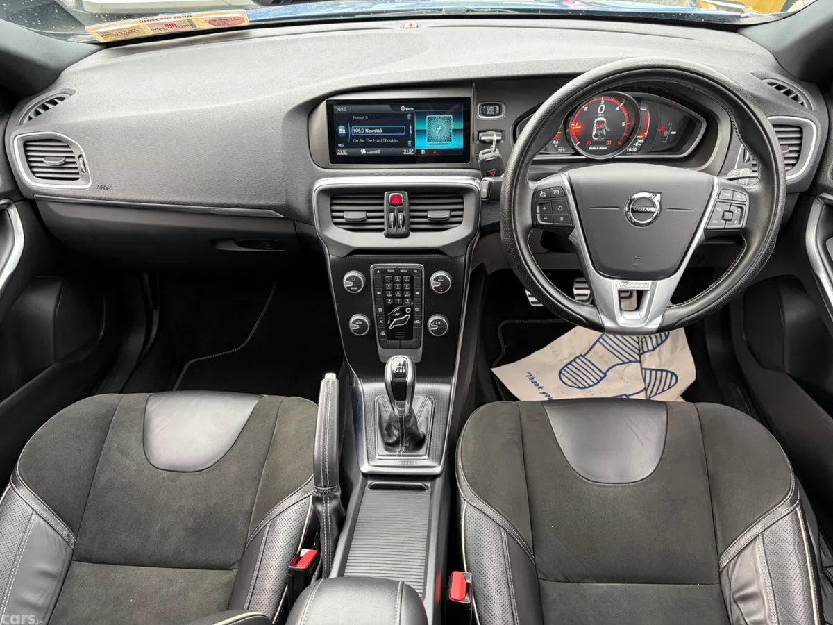 Volvo V40 Hatchback, Diesel, 2016, Blue