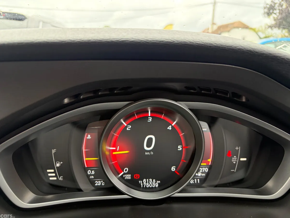 Volvo V40 Hatchback, Diesel, 2016, Blue