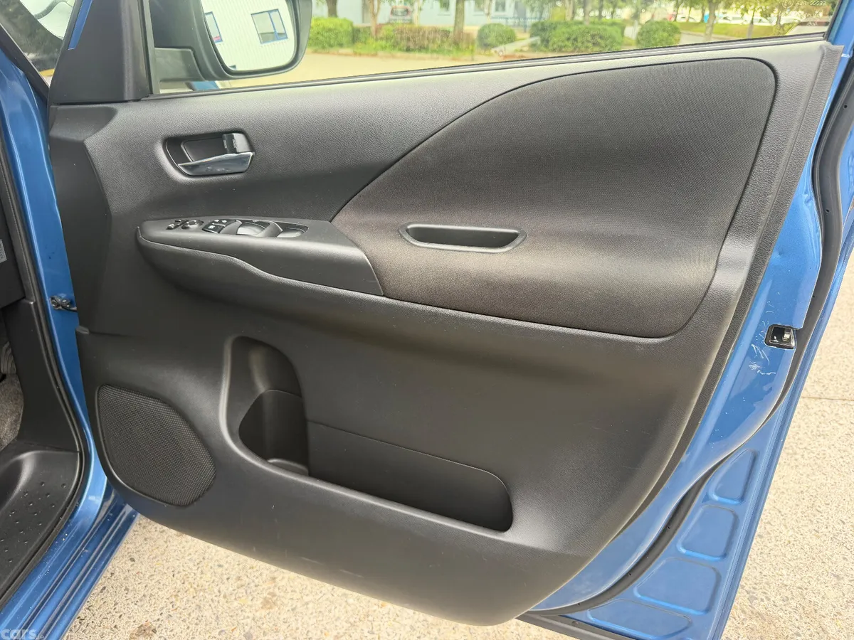 Nissan Serena MPV, Petrol Hybrid, 2019, Blue