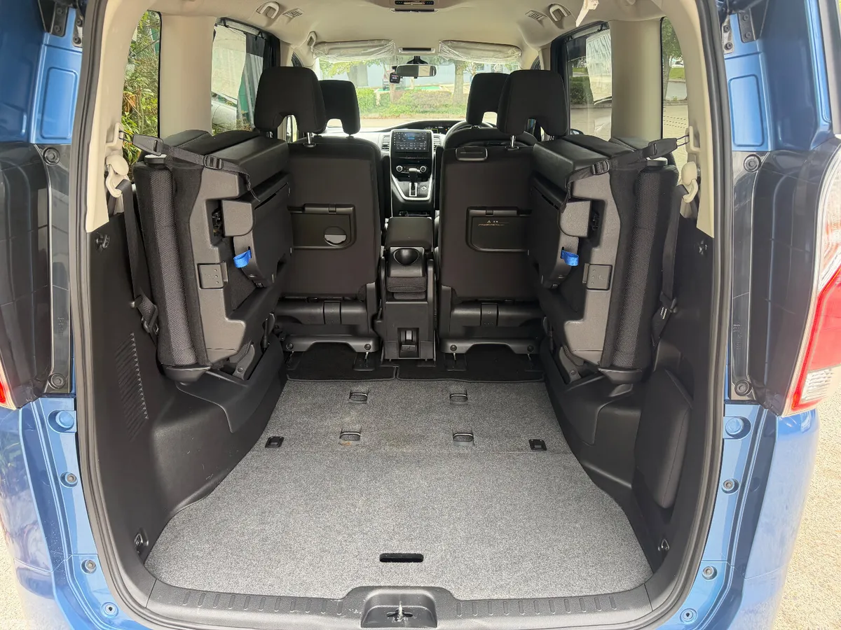 Nissan Serena MPV, Petrol Hybrid, 2019, Blue