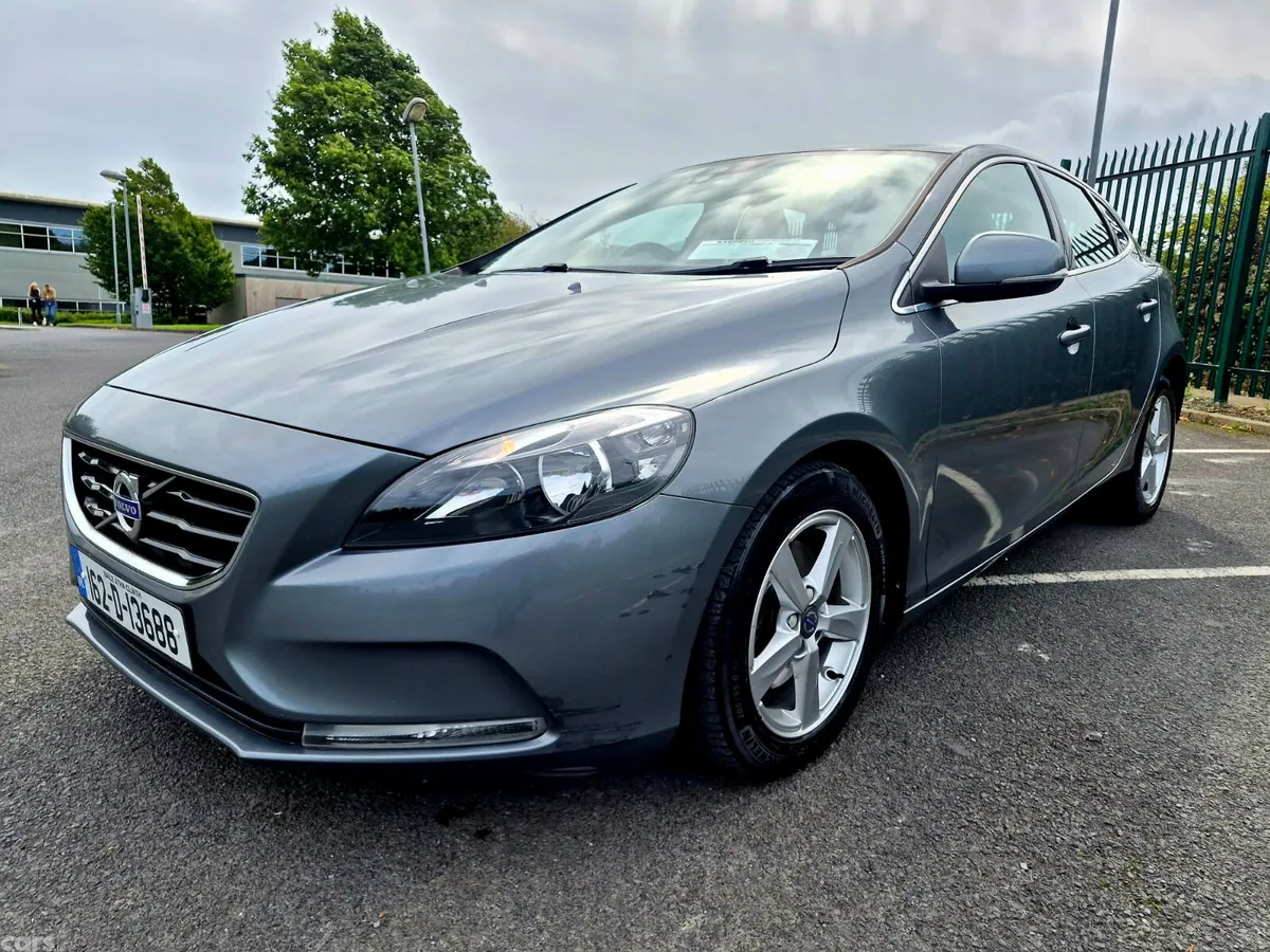 Volvo V40 Hatchback, Diesel, 2016, Grey