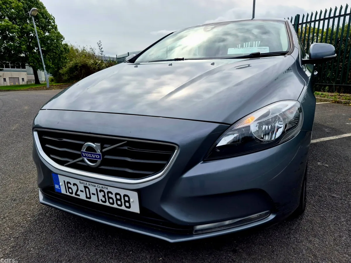 Volvo V40 Hatchback, Diesel, 2016, Grey