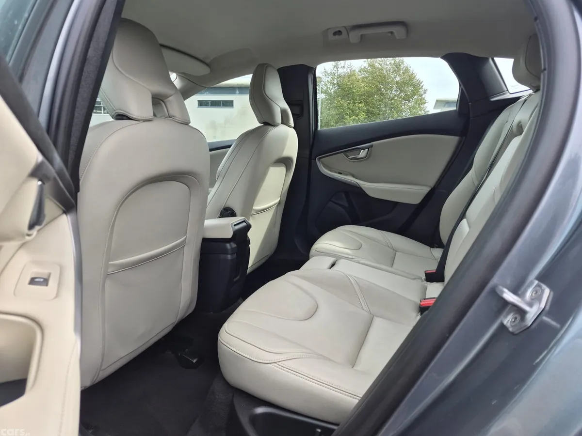 Volvo V40 Hatchback, Diesel, 2016, Grey