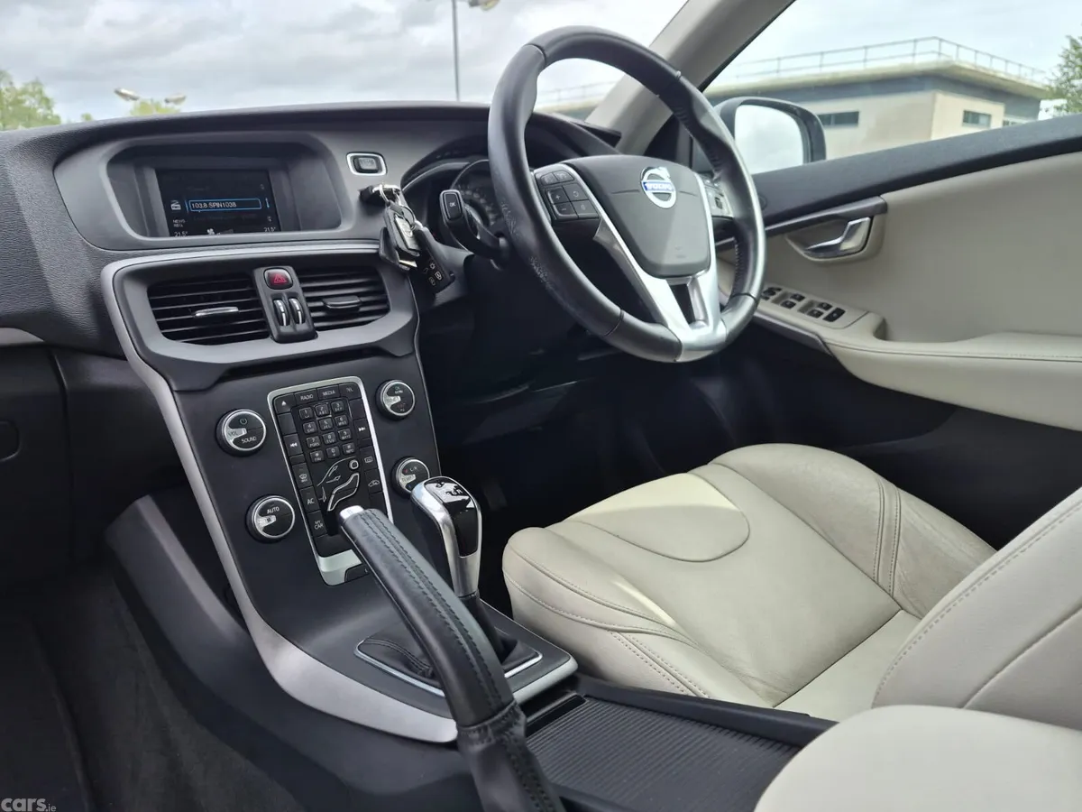 Volvo V40 Hatchback, Diesel, 2016, Grey