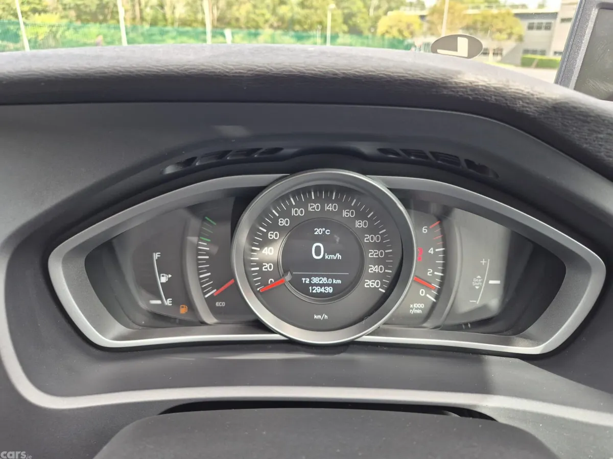 Volvo V40 Hatchback, Diesel, 2016, Grey