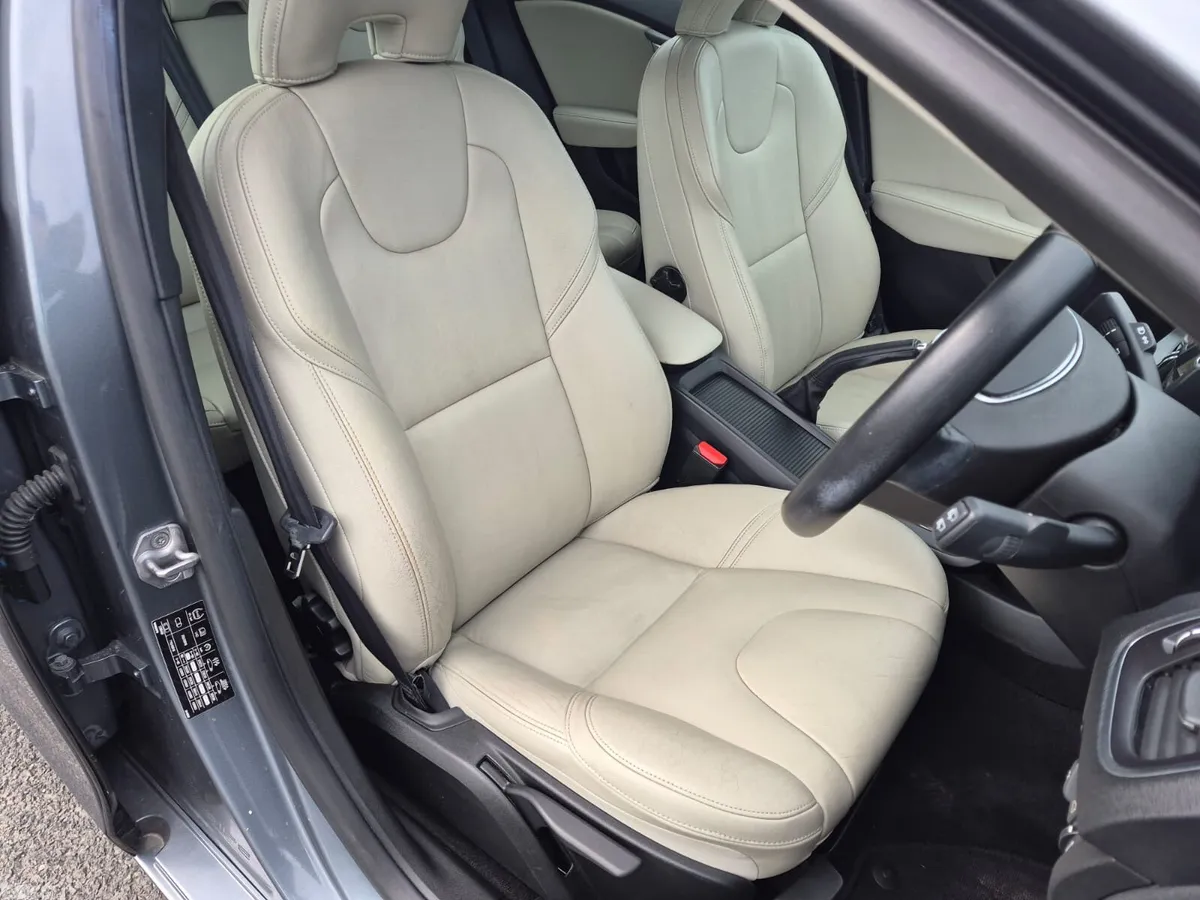 Volvo V40 Hatchback, Diesel, 2016, Grey