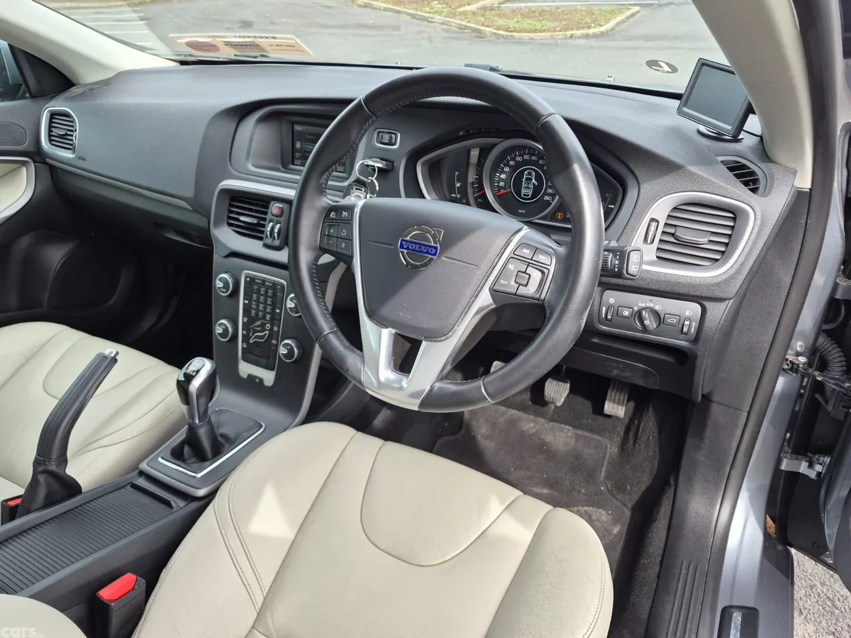 Volvo V40 Hatchback, Diesel, 2016, Grey