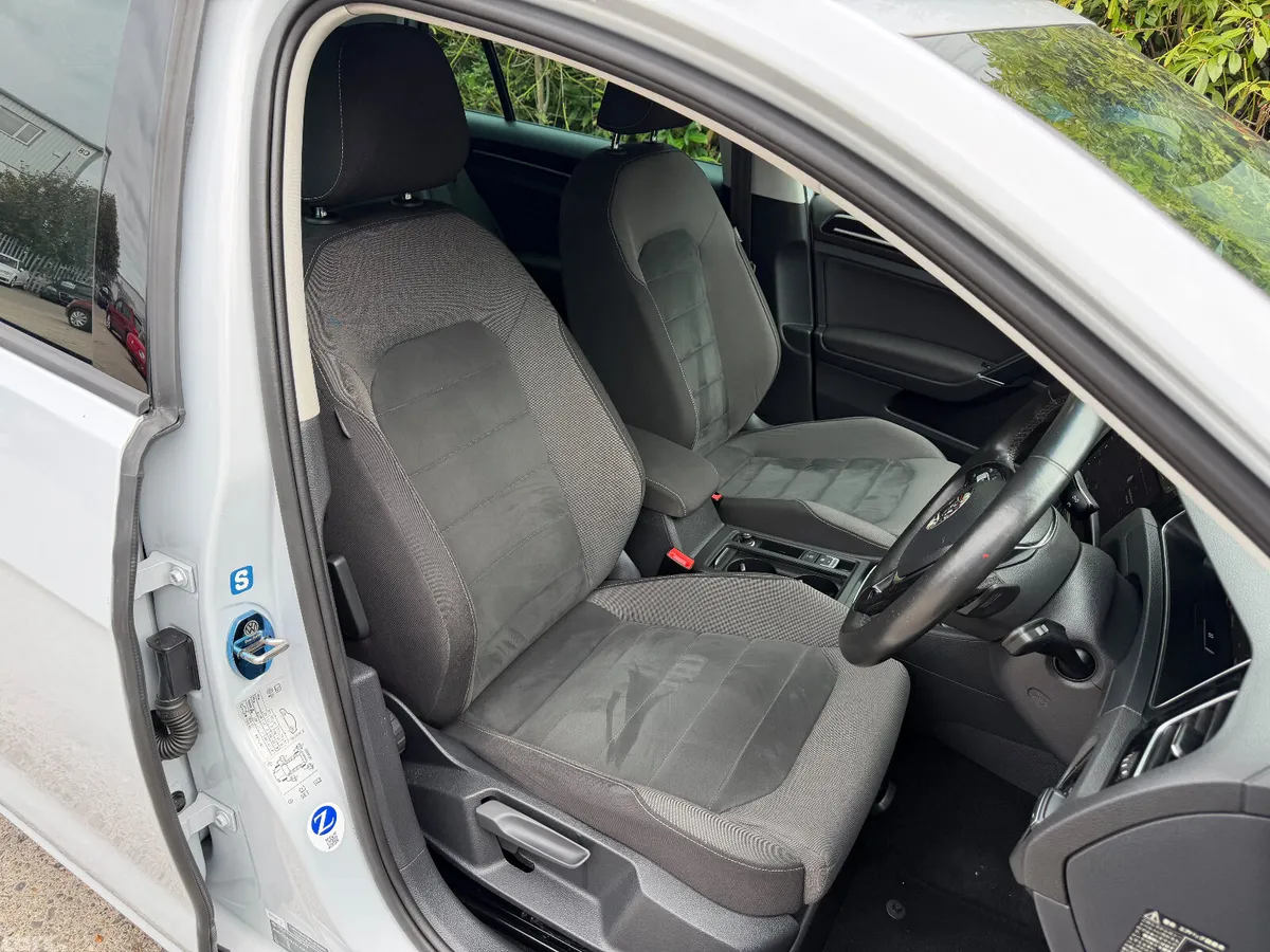 Volkswagen Golf Hatchback, Petrol, 2018, White