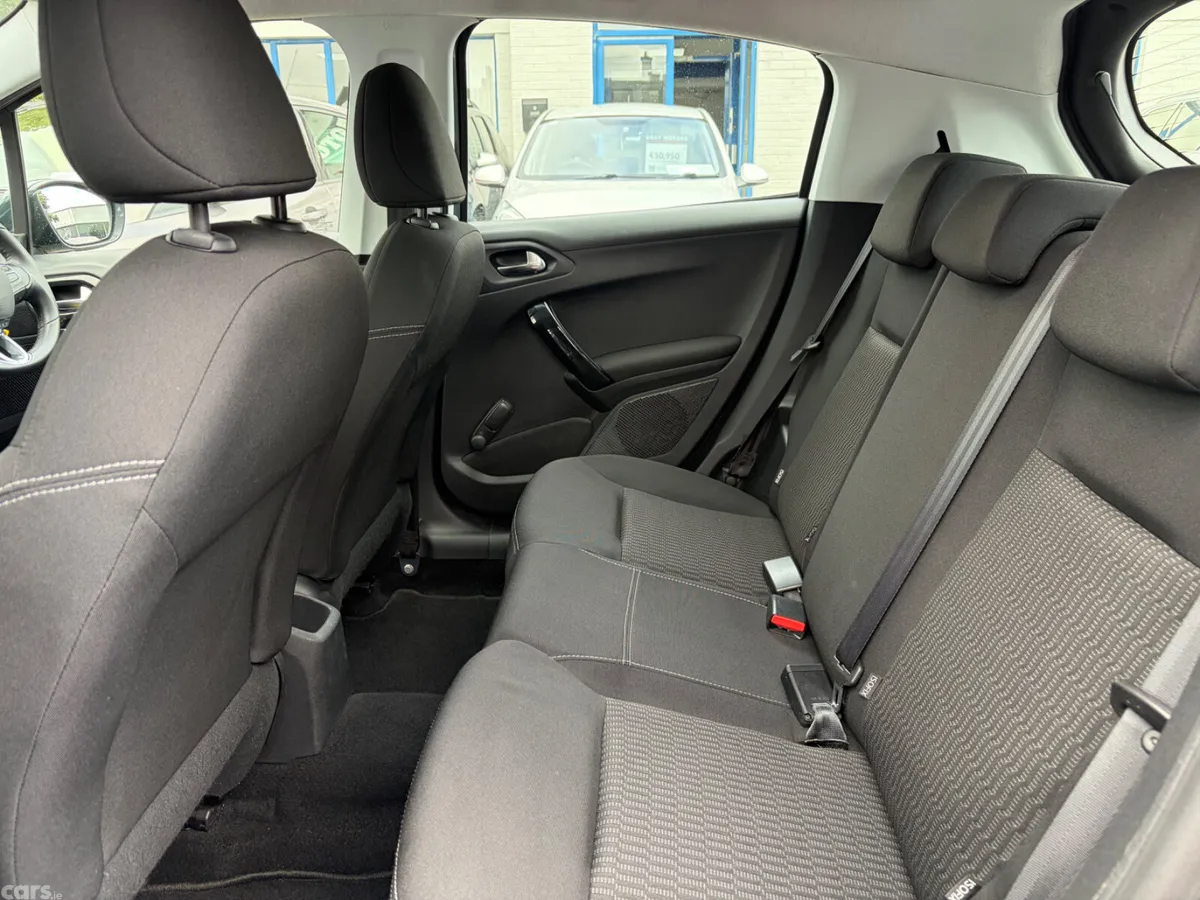 Peugeot 208 Hatchback, Diesel, 2017, Grey