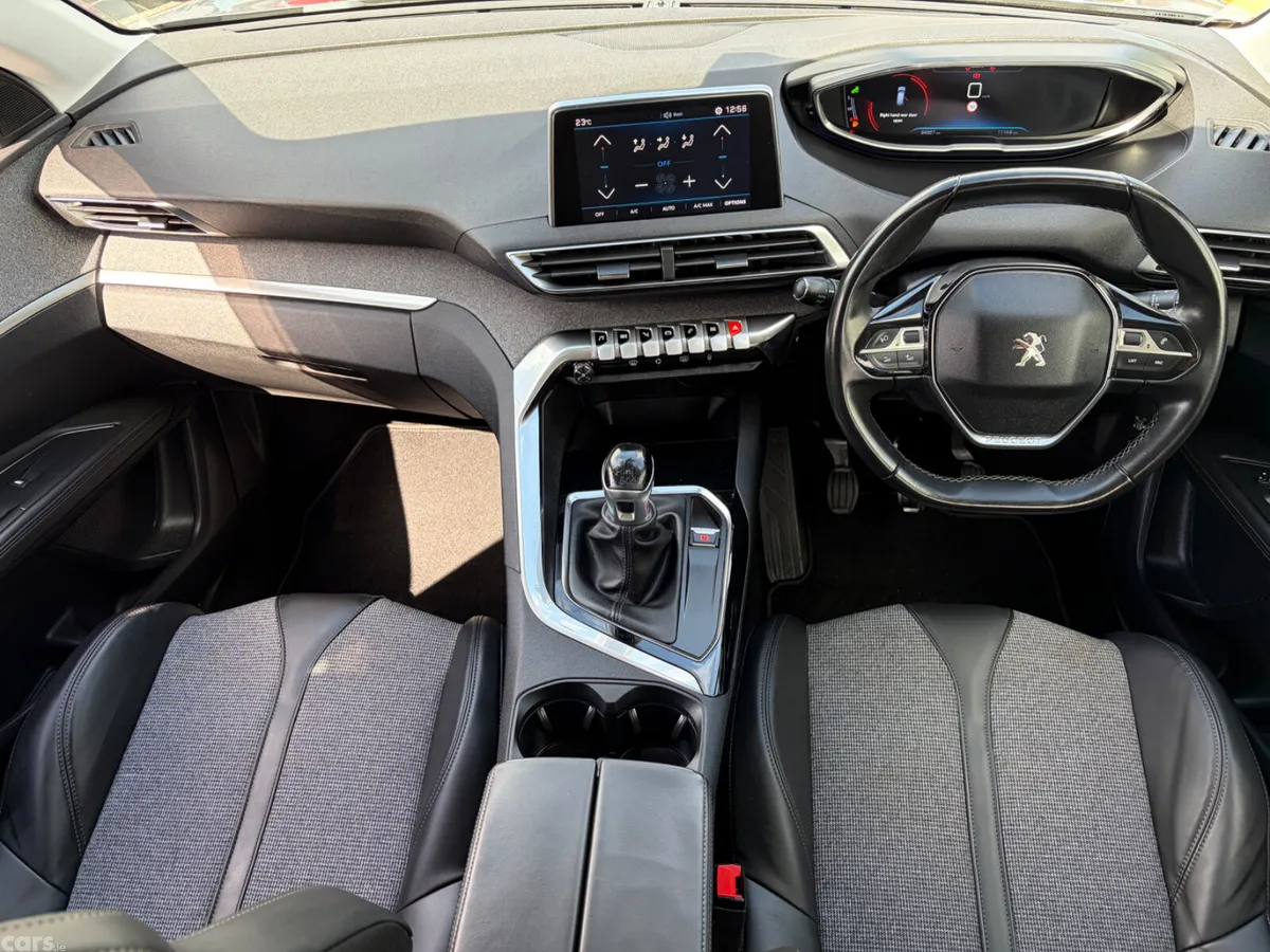 Peugeot 3008 MPV, Petrol, 2018, Grey