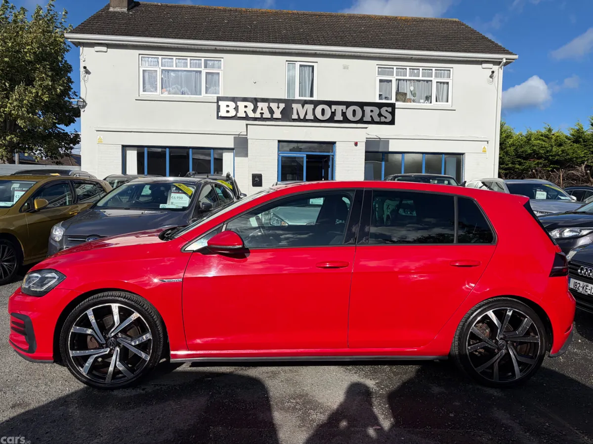 Volkswagen Golf Hatchback, Diesel, 2017, Red
