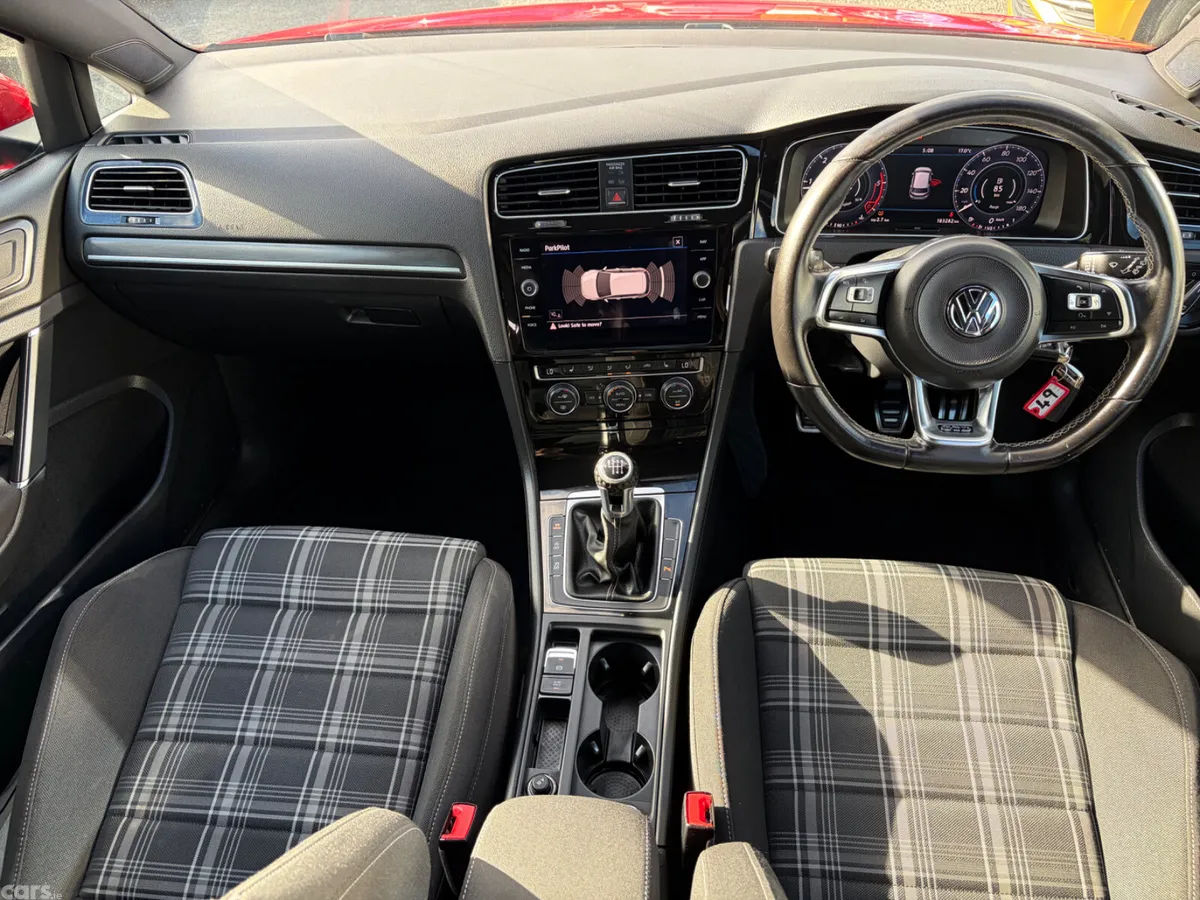 Volkswagen Golf Hatchback, Diesel, 2017, Red