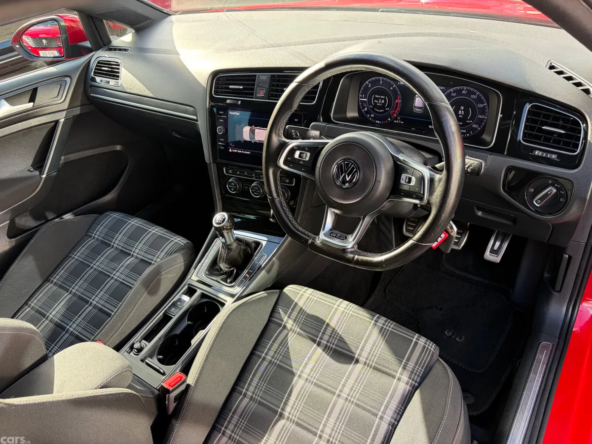 Volkswagen Golf Hatchback, Diesel, 2017, Red