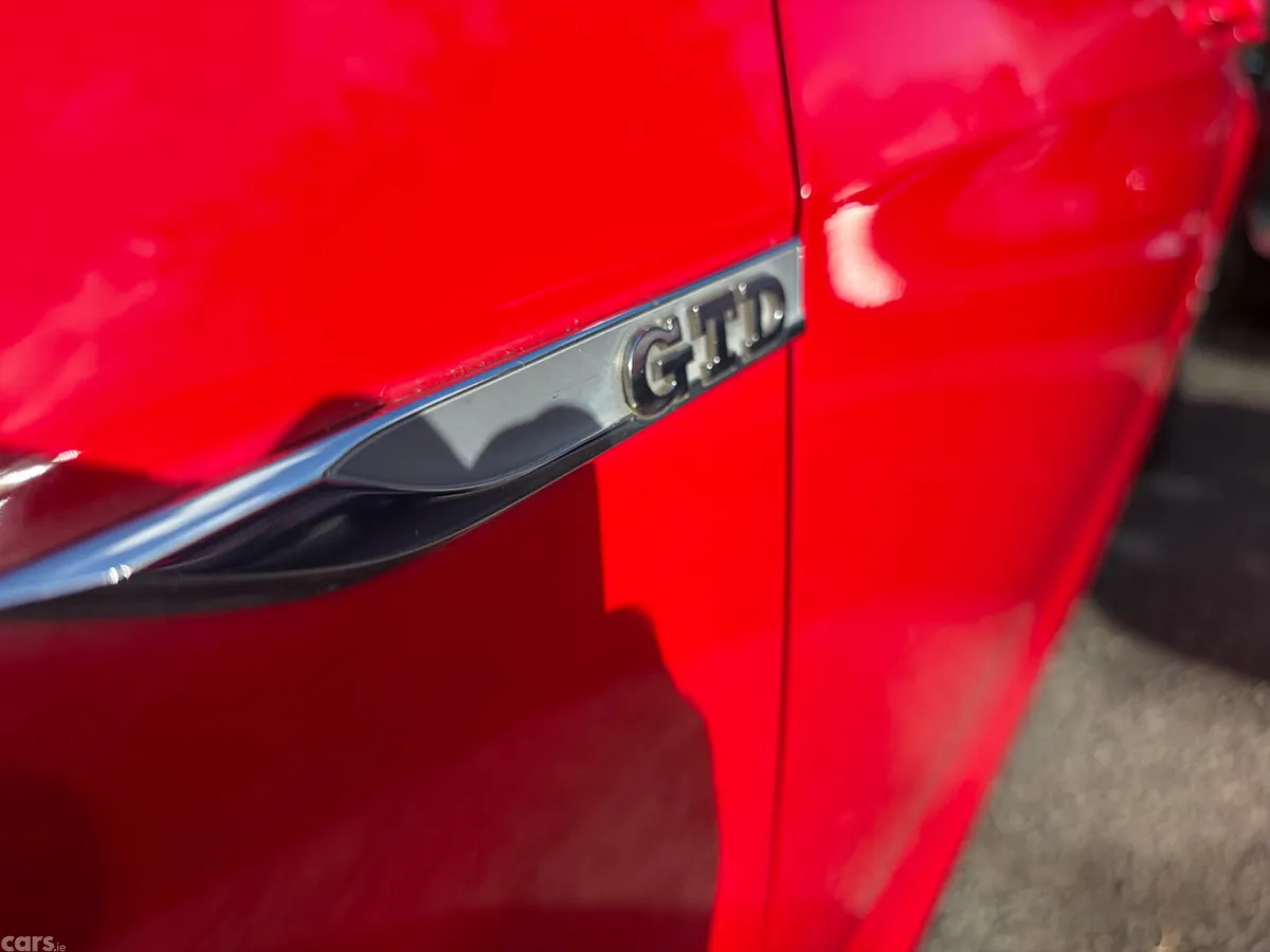 Volkswagen Golf Hatchback, Diesel, 2017, Red