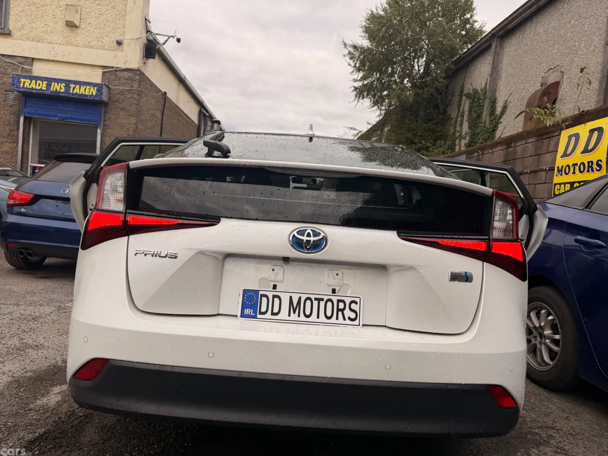 Toyota Prius Hatchback, Petrol Hybrid, 2022, White