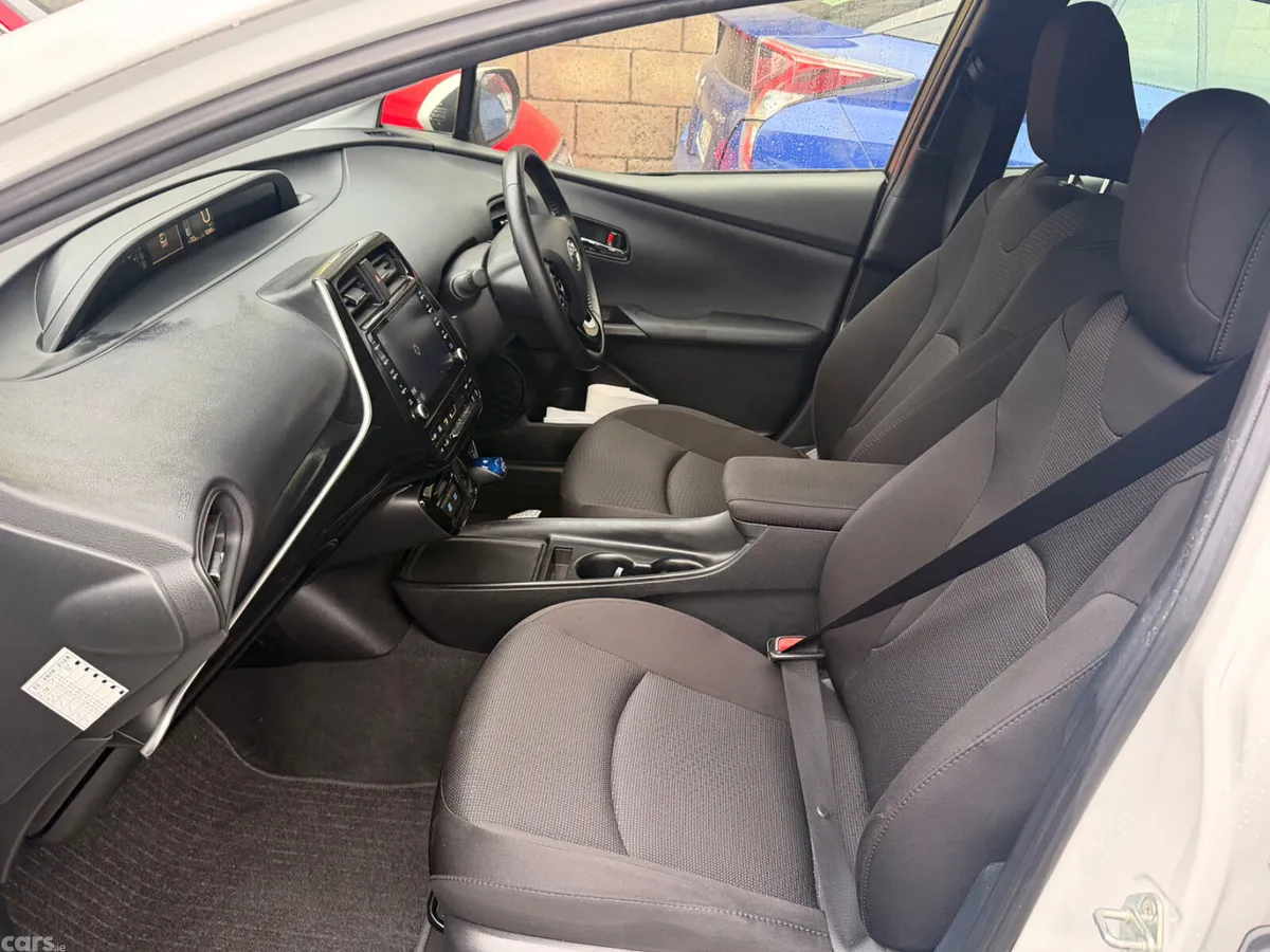 Toyota Prius Hatchback, Petrol Hybrid, 2022, White
