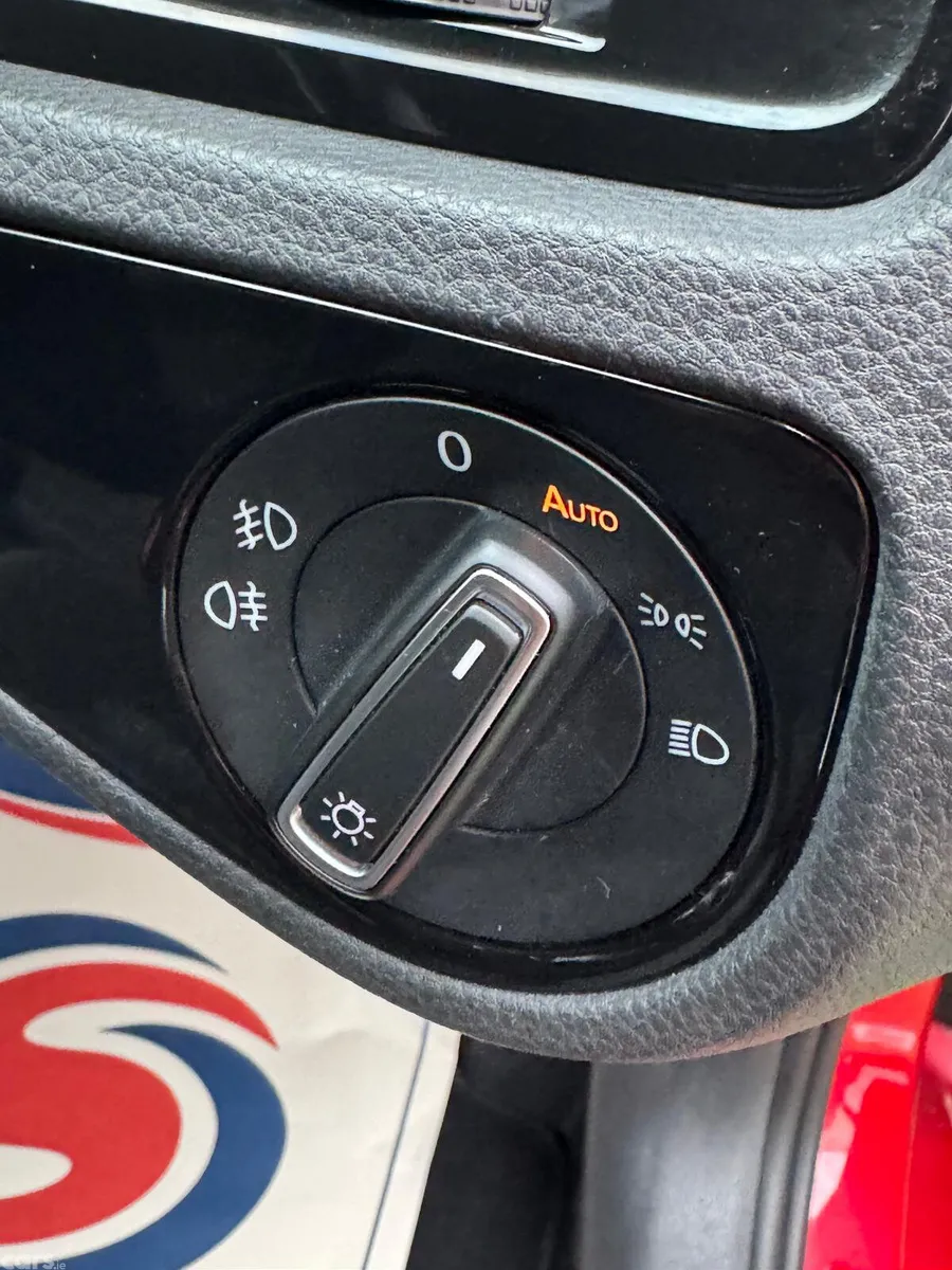 Volkswagen Golf Hatchback, Petrol, 2015, Red