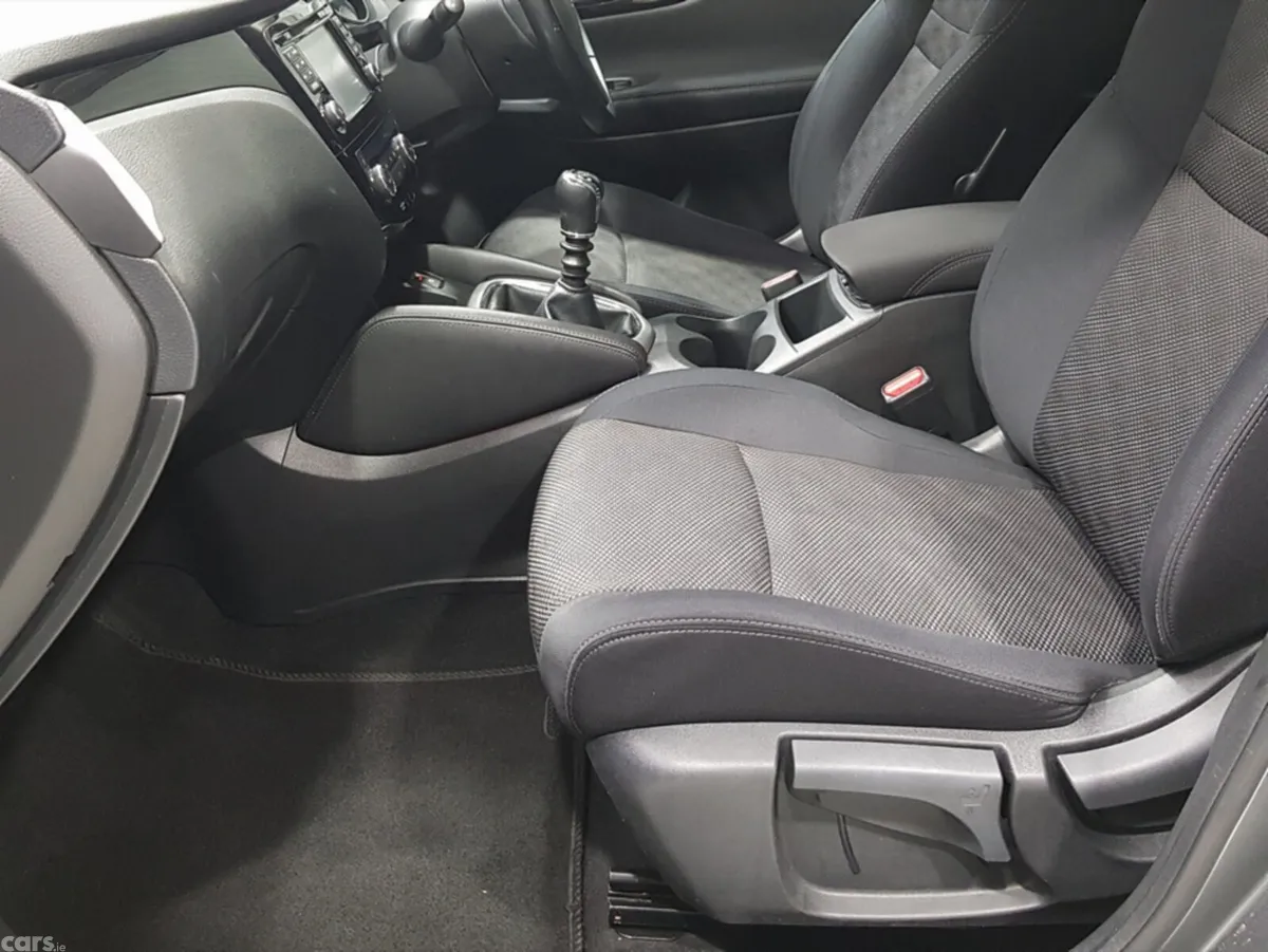 Nissan Qashqai MPV, Diesel, 2017, Grey